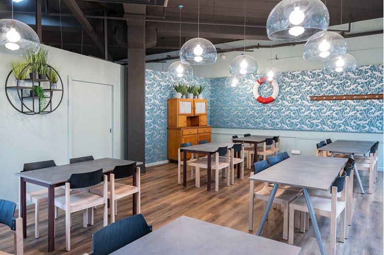 Used furniture to create a cafeteria with a soul